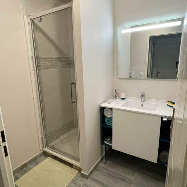 Salle de bains rénovée Golfe de Saint-Tropez